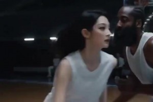 小心登哥告你走步女主播婧雯用AI制作与哈登单挑视频~